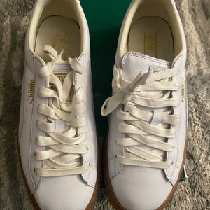 Women size 10 Puma sneaker